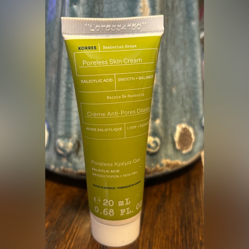 Korres Poreless Skin Cream - green and white